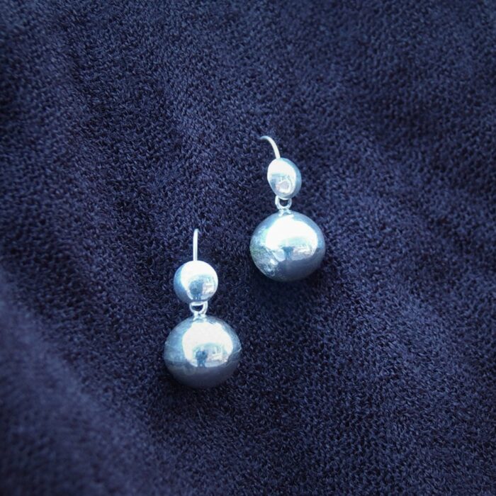 Boucles d'oreilles romaines boules – Image 4