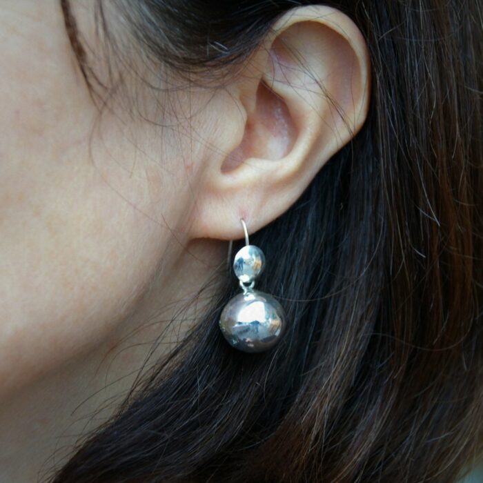 Boucles d'oreilles romaines boules – Image 2