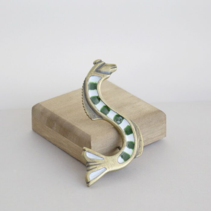 Fibule serpent de mer émaillée